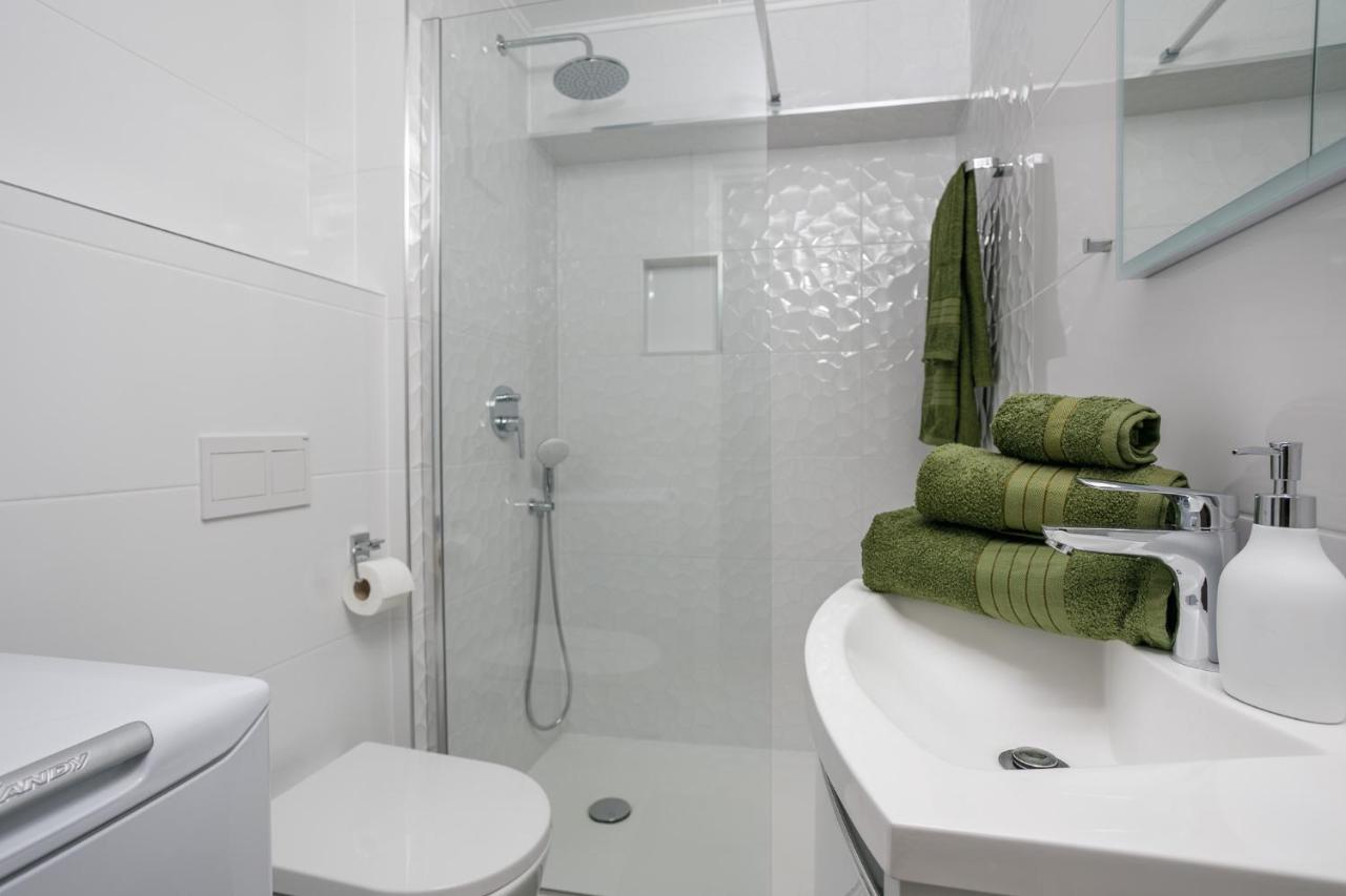 Apartmen Plus U Centru Blizu Plaze نجيفيش المظهر الخارجي الصورة