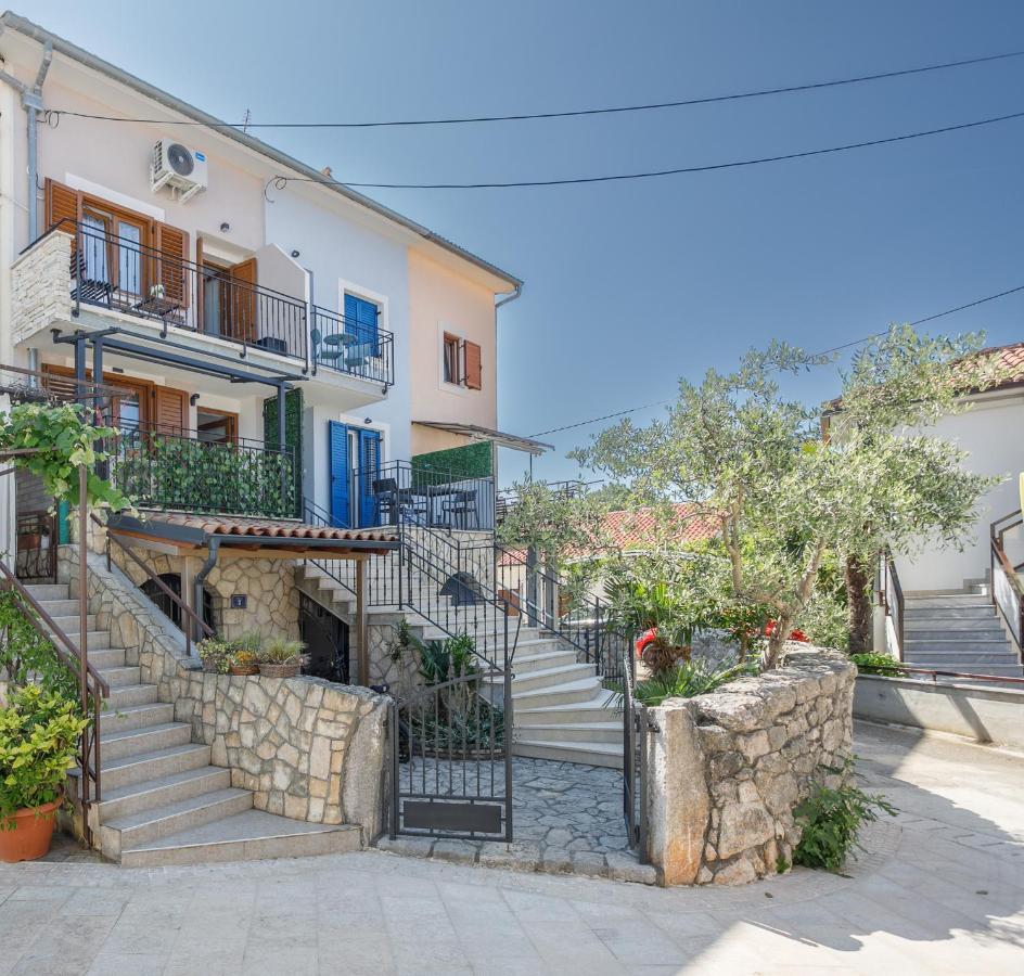 Apartmen Plus U Centru Blizu Plaze نجيفيش المظهر الخارجي الصورة
