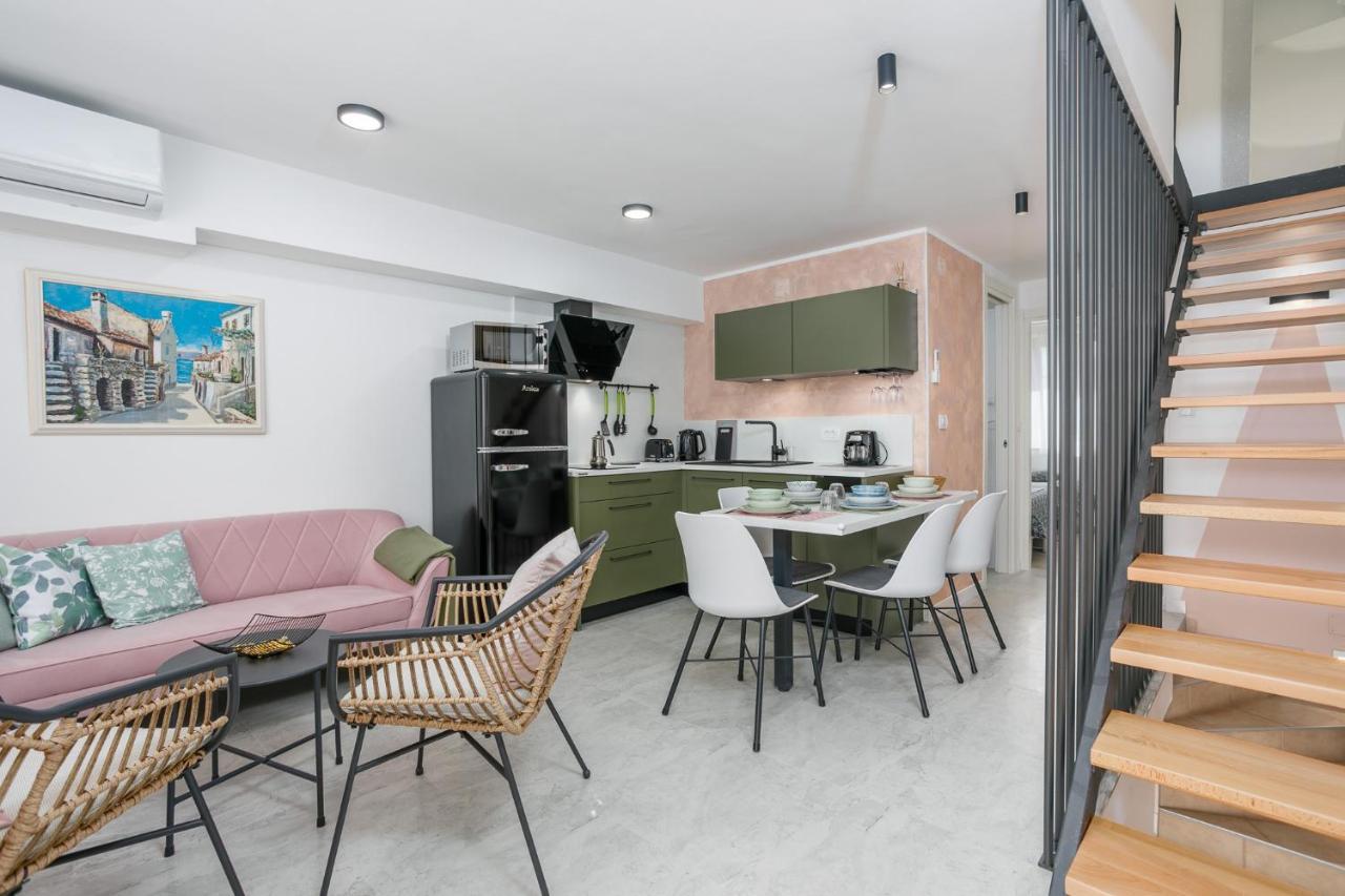 Apartmen Plus U Centru Blizu Plaze نجيفيش المظهر الخارجي الصورة